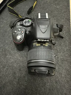 كاميرا نيكون D5300 بحالة ممتازة جدا - استخدام بسيط جدا