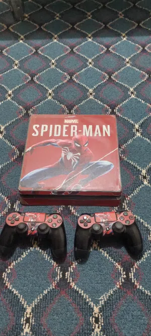 Ps4 slim 1 تيرا مهكر جاهز فيه العاب السعر 650 سعودي