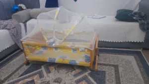 سرير اطفال نظيف معاه الحمايه