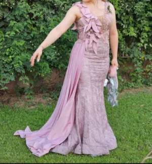 فساتين طويله للاعراس ملبوسه مره واحده  للبيع