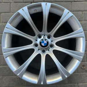 موجود فرده اماميه وفرده خلفيه ل بي ام e60 مستعمل بحاله ممتازه لا فتال ولا اشي جنط 19