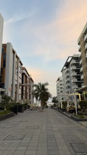 محل تجاري على ممشى مسقط هيلز- - -  shop for sale in Muscat Hills, freehold