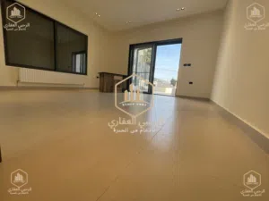 شقة / فارغة / للايجار / 3 نوم / ارضي مع ترس/ لم تسكن / حي الصحابة