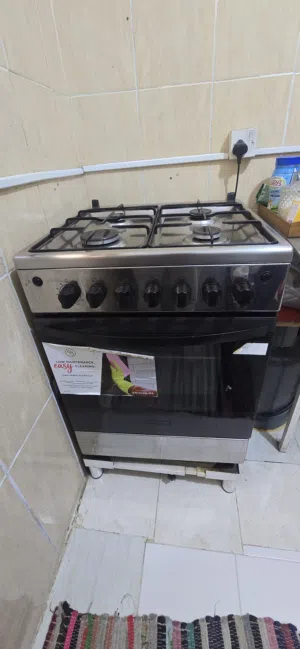 Frigidaire stainless steel gas range cooker with four burners & Oven
