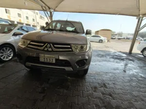 ميتسوبيشي باجيرو سبورت 2014 مستعملة بحالة ممتازة مع مواصفات خليجية