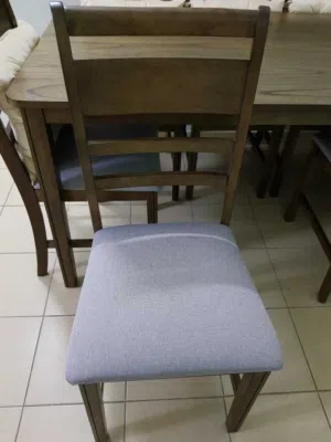طاولة طعام من هوم بوكس