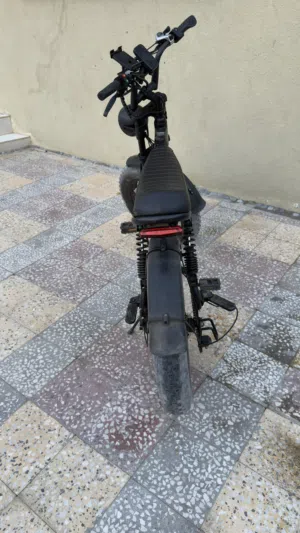 دراجه كهربائيه وسايكل. يشتغل بالبطاريه وفي نفس الوقت سايكل