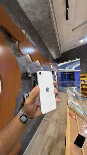 Iphone se 2 /   / يدعم أخر تحديث مع ضمان