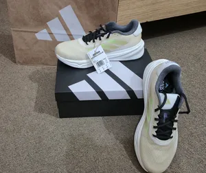 Sport Shoes . Adidas . 442