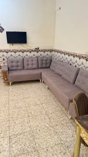 ديوان للبيع وميز طعام أربع كراسي كزاز سلايت