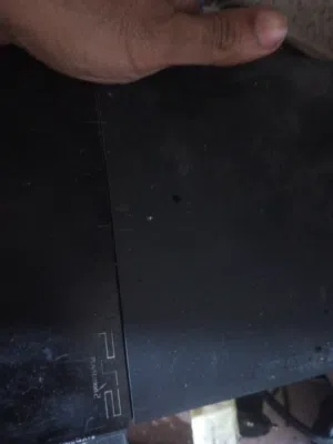 بلي 2.    ما بيه دكمه.   بس شغال.
