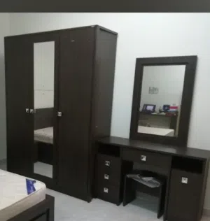 دولاب مع تسريحه