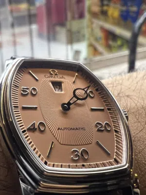 ( ساعة أوميغا ) أندر وأحلى ماصنعت اوميغا في تاريخها ( jumping hour ) نظيفة جدا جدا كانها جديدة