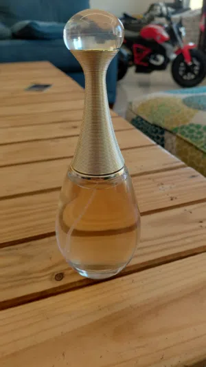 عطر jadore dior eue de parfum الأصلي من الحره الاردنية