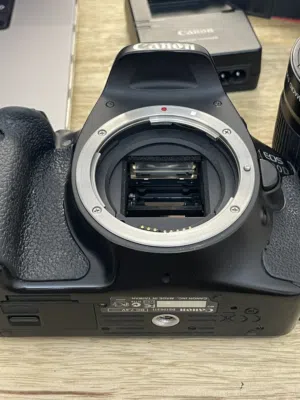 Canon 600D  كاميرا كانون للبيع بحالة جيدة