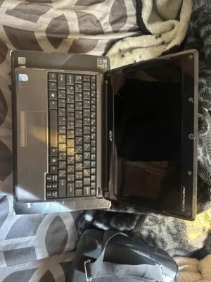 للبيع لأب توب ايسر مستخدم نظيف