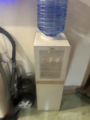 ثلاجه مياة شبه جديده