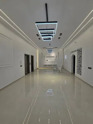 عمارة جديدة خدامية علي الرئيسي للأجار في ارض زواوة   علي 3 شوارع  مساحة الارض 350م