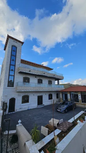More than 6 bedrooms . More than 6 bathrooms . 650 m22