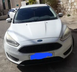 فورد فوكس موديل 2017 لون ابيض سيارة نظيفة