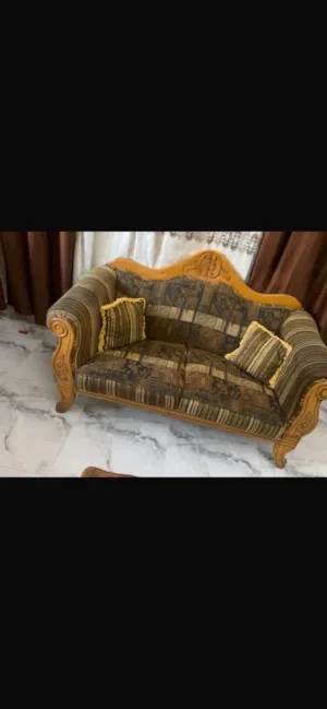 طقم كنب مع طاولات