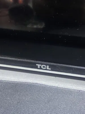 شاشة TCL مستعملة نظيفة شغالة حجم 32 وهرتز 60 ودقة 1080 شاشة تستعمل للمشاهدة والكيمنك