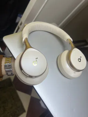 سماعة soundcore space one مع البوكس وكامل محتوايتها