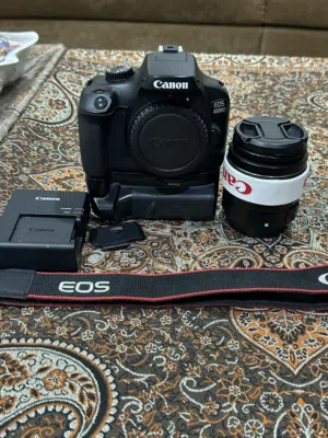 للبيع كأمره كنون 4000D نضيفه مع عدسة55-18 وحزام كنون الأصلي  وبتري وشاحن البتري و باتري جريب مع شنطه