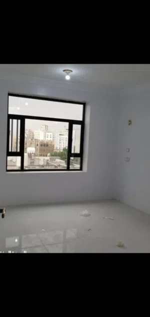 شقه للايجار في شارع مارب جوار سوق صرف