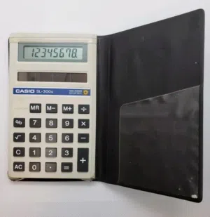 آلة حاسبة كاسيو أصلية قديمة