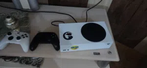 اكس بوكس سيريس اس للبيع 400 وبي مجال مع 2 يده