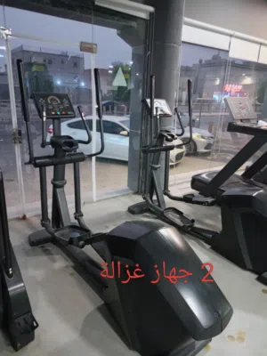 اجهزة نادي رياضي للبيع نظيفة تتكون من الاتي