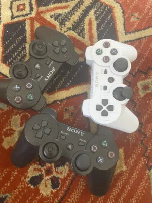 يدين PS3 للبيع وحده اصليه وو2 درجه اولى يبو صيانه خفيفه