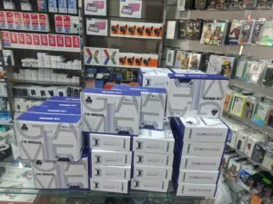 جهاز ألعاب كلاسيكي محمول (Retro Game Stick)