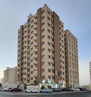 للإيجار محلات في المعبيلة الجنوبيه بالقرب من شارع النزهه ومسقط مول