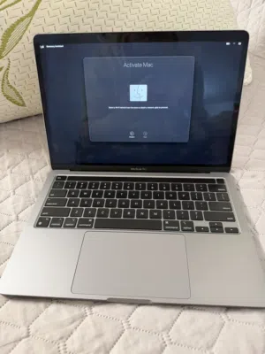 MacBook pro m2 8gb ram 256gb memory بسعر حرق