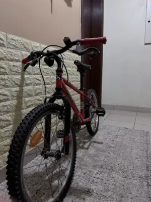 عجلتين btwin جدد استعمال خفيف ممتاز