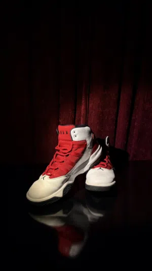 Nike Air Jordan max aura gym red shoes حذاء نايك ابر جوردن ماكس ابيضّ واسود واحمر اصلي