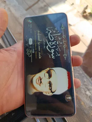 Samsung A80 شاشه سوبر اموليد بدون نواتش  رام 8 مساحة 128   يوجد شرخ بسيط في الشاشه غير مؤثر ع الجهاز