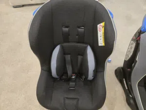 كرسي سياره من جونيروز حاله جيده جدا car seat