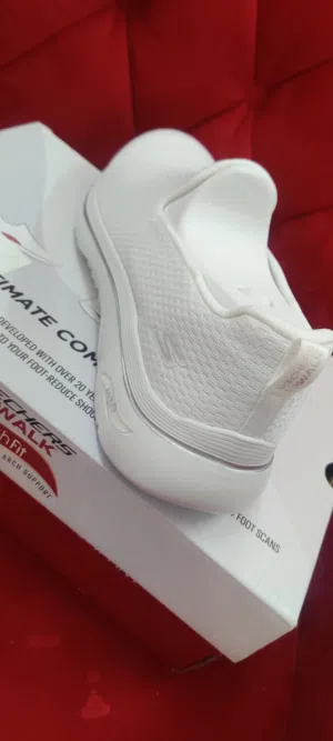 جوتي سكيتشر الأصلي مقاس 41 مناسب للدوام والرياضة والاستخدام اليومي