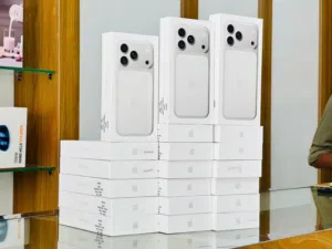 ايفون 17 برو  السيلفر ، متوفر بذاكرة 512GB النسخة اليابانية ضمان ابل ستور سنة