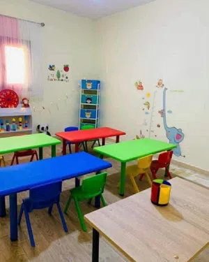 طاولة اطفال عظم تقيل رجلين حديد 1.20*60 متر