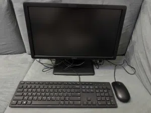 للبيع شاشة نوع ديل مع كيبورد وماوس ديل اصلي