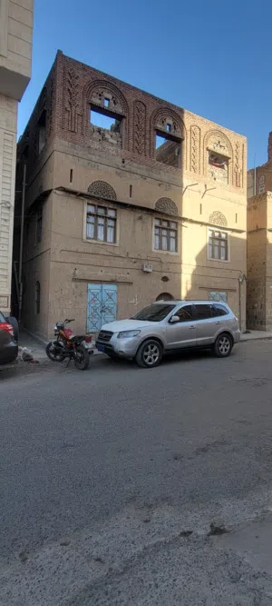 20000 m2 More than 6 bedrooms Townhouse for Sale in Sana'a Nuqum