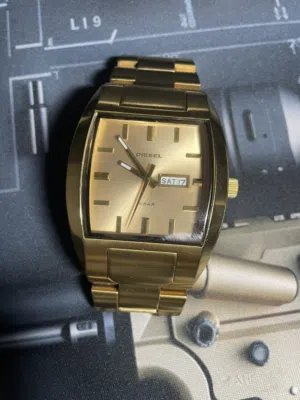 ساعة الماركة ديزل او البدل