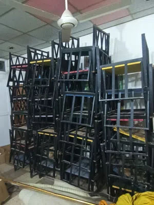 كراسي وطاولات