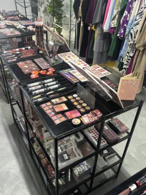 ستاندات حديد و زجاج للبيع بسعر اقل من التكلفة بكثير