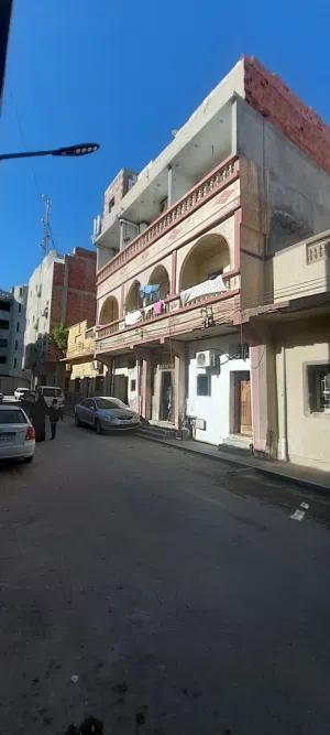منزال متكون من 3 طوابق منه 2 استوديو