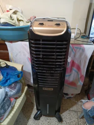 مكيف صحراوي متنقل يعمل على الكهرباء وعلى الثلج استخدام اسبوع فقط سبب البيع عدم وجود مكان لوضعه